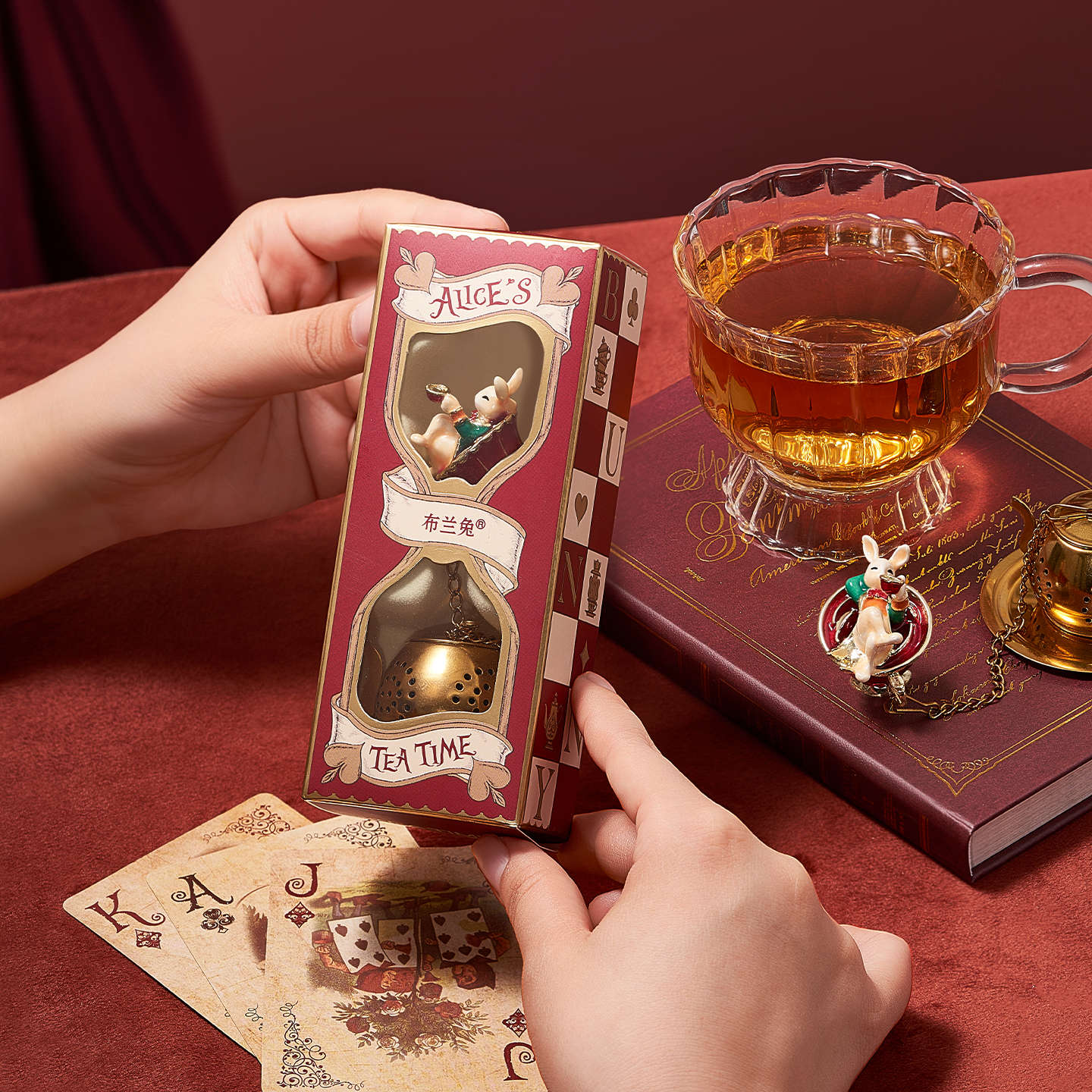 BlanBunny_Alice_March_Hare_Tea_Strainer_Gift_Box Picture