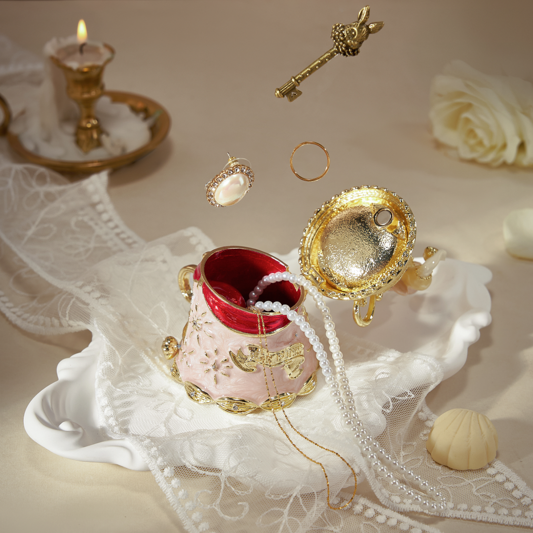BlanBunny White Queen Zinc Alloy Jewelry Box Trinket Box Handcrafted Keepsake Gift Enamel Collectible