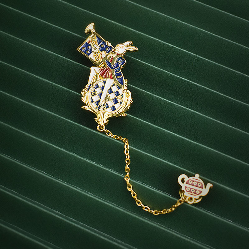 BlanBunny King’s Garden Vintage Brooch Elegant Retro Accessory  use imageBlanBunny King’s Garden Vintage Brooch Elegant Retro Accessory  front image