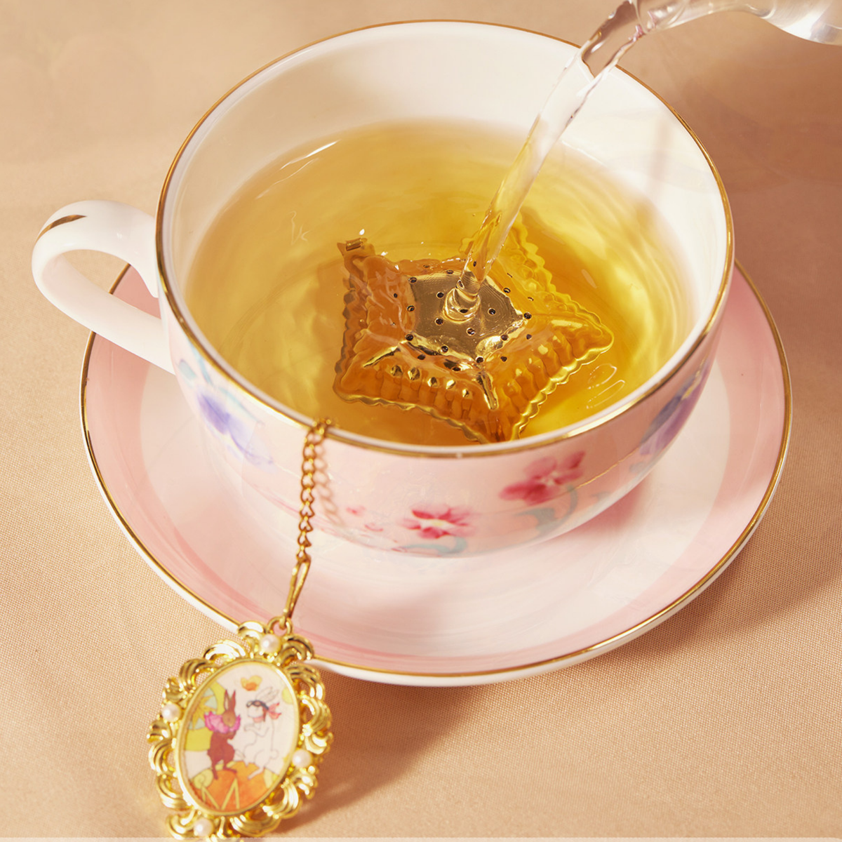 Flower Goddess's Basket star infuser brewing as water is poured into a cup