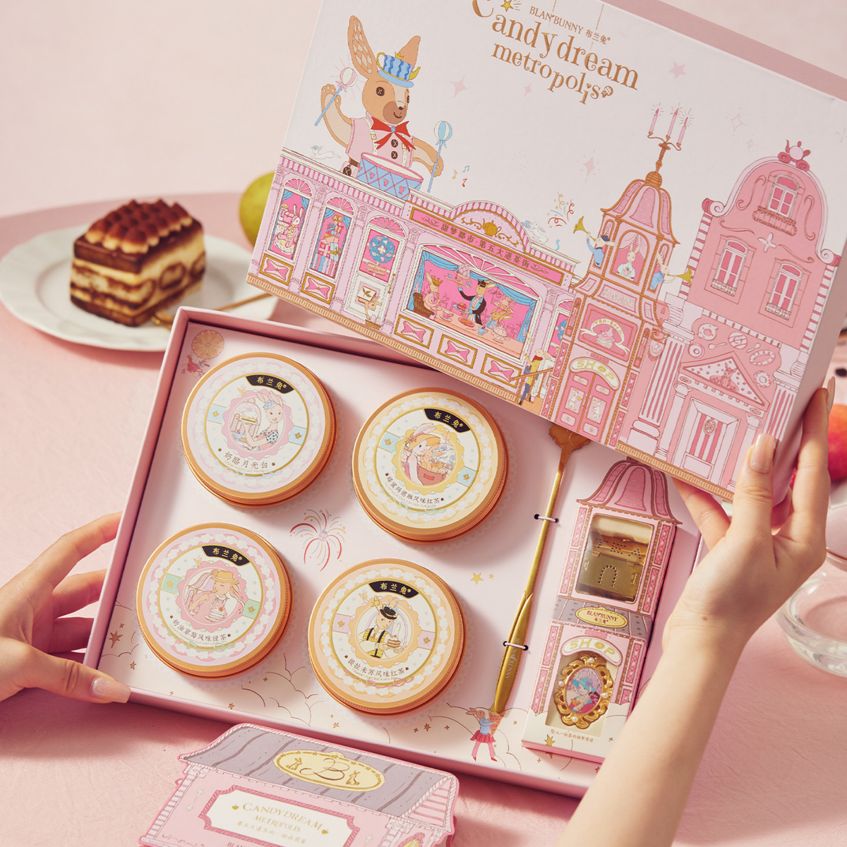 Fifth Avenue Tea Street illustrated gift box held open