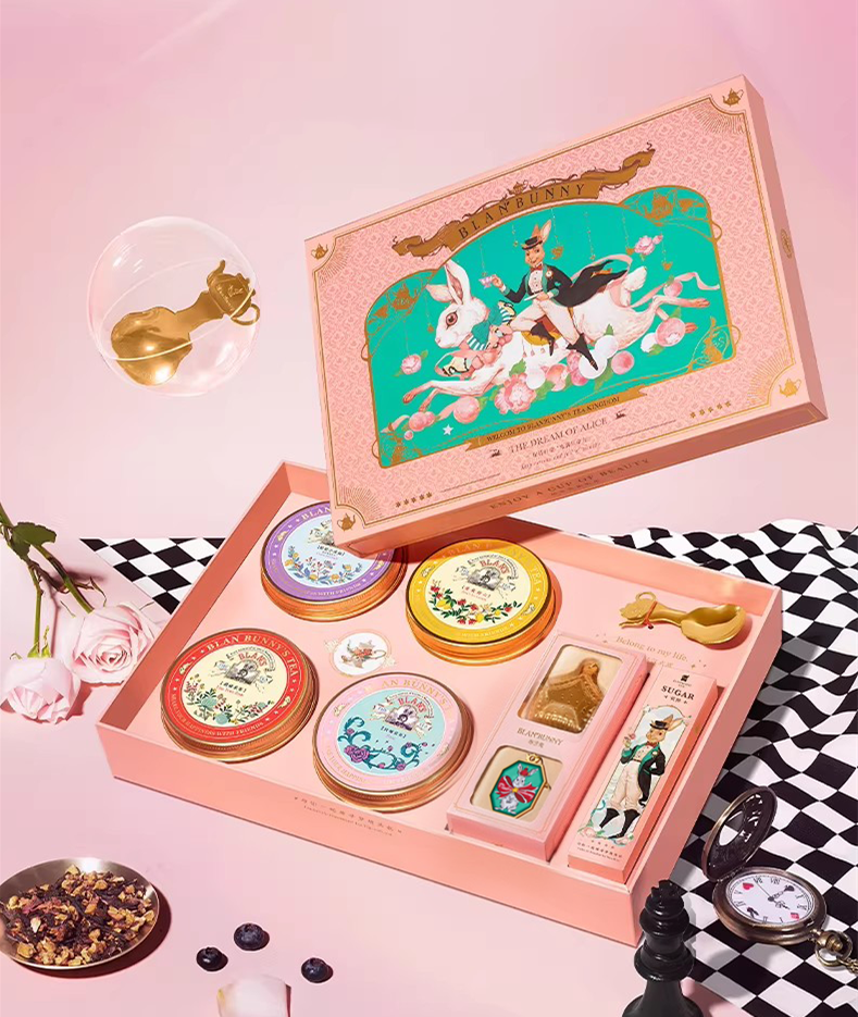 The Dream of Alice Premium Gift Box section 1