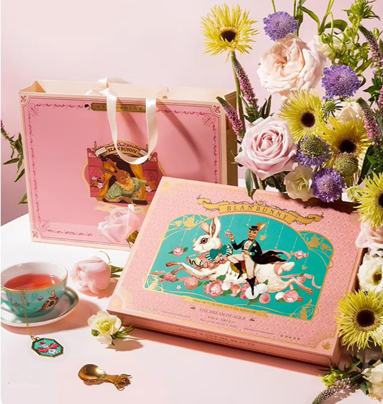 The Dream of Alice Premium Gift Box section 3